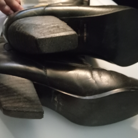 Black lightly worn leather boots - Picture 3 of 3